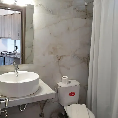 Amparoudes Apartament *