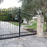 Apartment Amparoudes