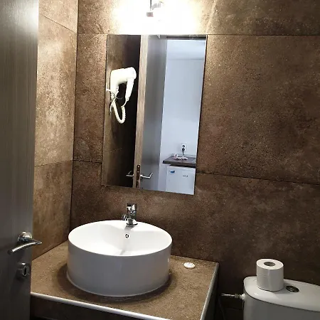 Amparoudes شقة كريوبيجي