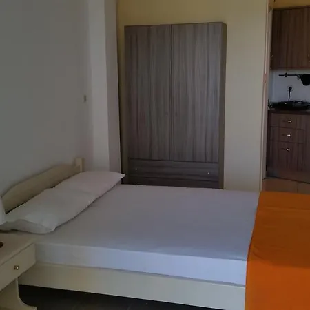 Amparoudes Apartment