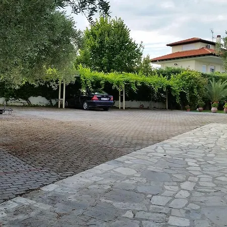 Amparoudes Apartment *