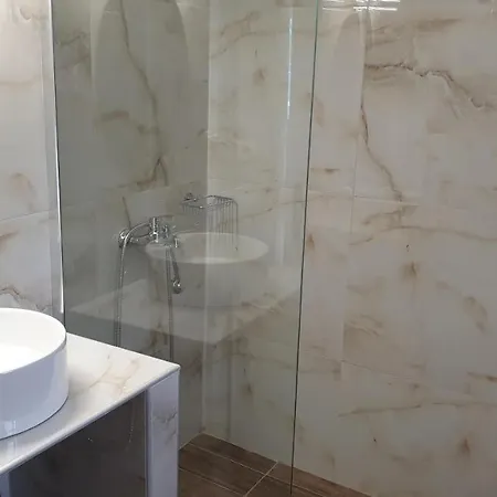Apartment Amparoudes