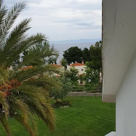 Apartment Amparoudes *