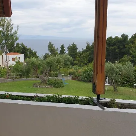 Amparoudes Apartment *