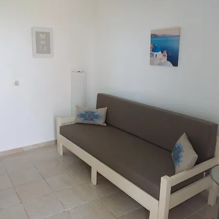 Apartment Amparoudes *