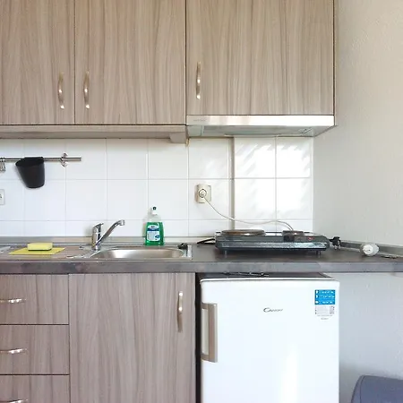 Apartment Amparoudes *
