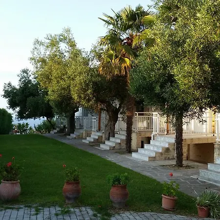 Apartment Amparoudes *