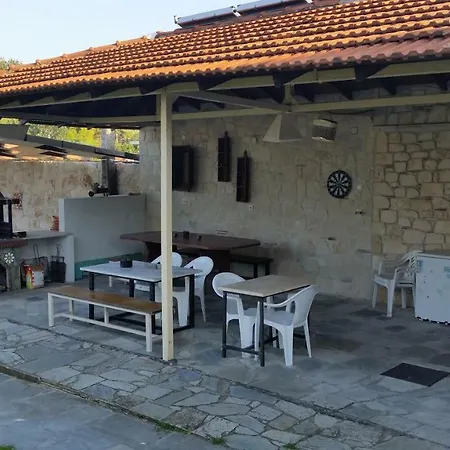 Apartment Amparoudes