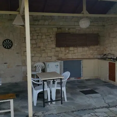 Apartment Amparoudes *