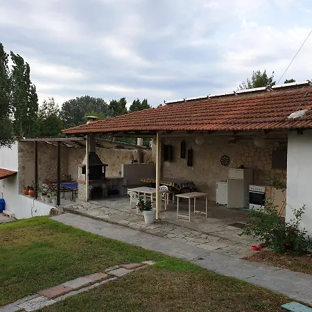 Amparoudes Apartman *