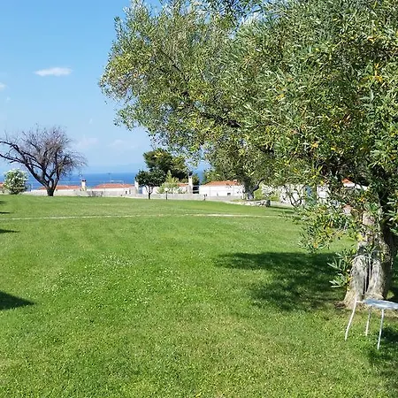 Apartment Amparoudes *
