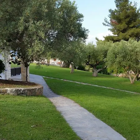 Apartment Amparoudes *