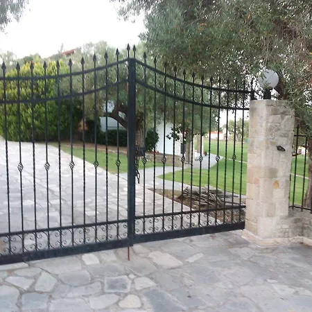 Apartment Amparoudes