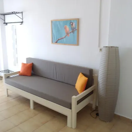 Apartment Amparoudes *
